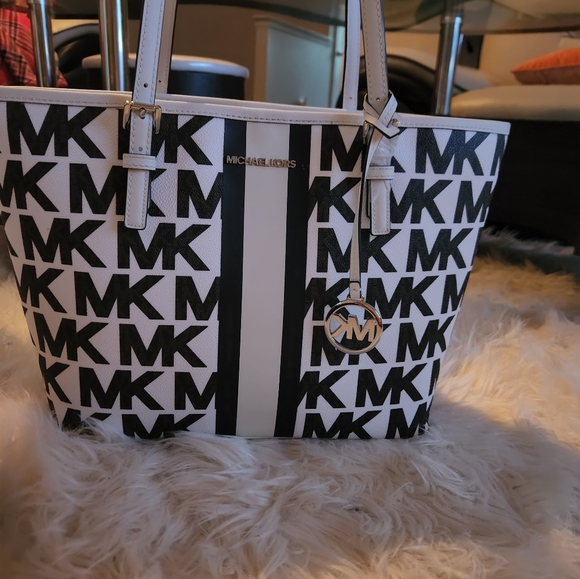 Michael Kors Handbags - Michael kors